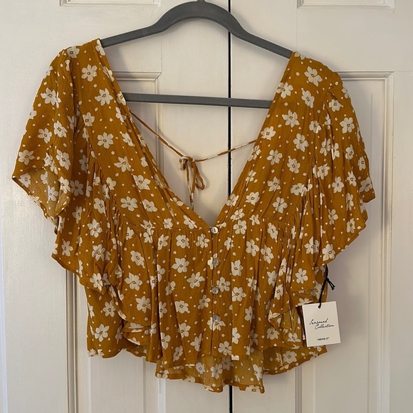 Floral plunge neck backless butterfly sleeve top - Picture 1 of 5